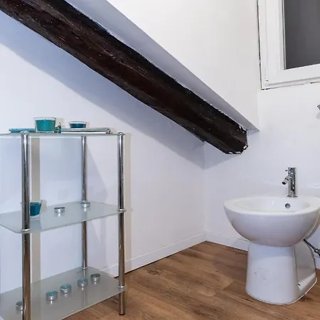 Apartment Bellissima Mansarda A 200m Da Porta Susa Turin